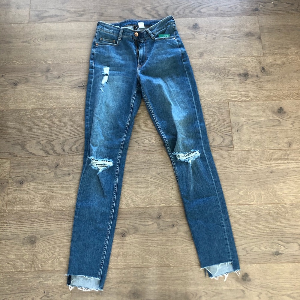 H&M Distressed Ankle Jeans